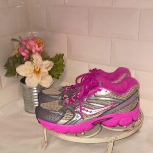 Saucony Girls Gray and Pink Running Shoes Size 3.5